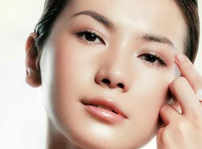 深圳做眼部去脂容易嗎？